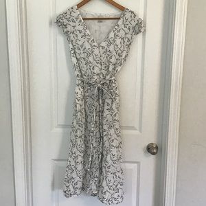 A New Day Dress. White Black Floral Print. V-neck. Short Sleeves. Tie waist.